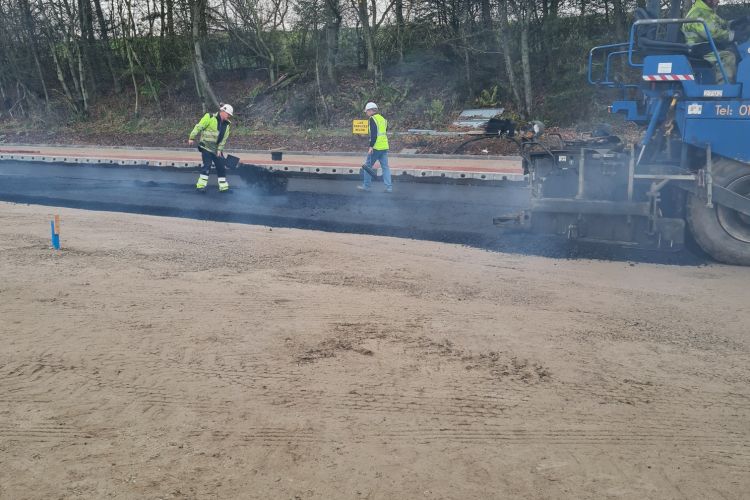 WE ARE RECRUITING IN ABERDEEN AND TAYSIDE - SCREWMAN, GENERAL TAR OPERATIVES AND PAVER DRIVER